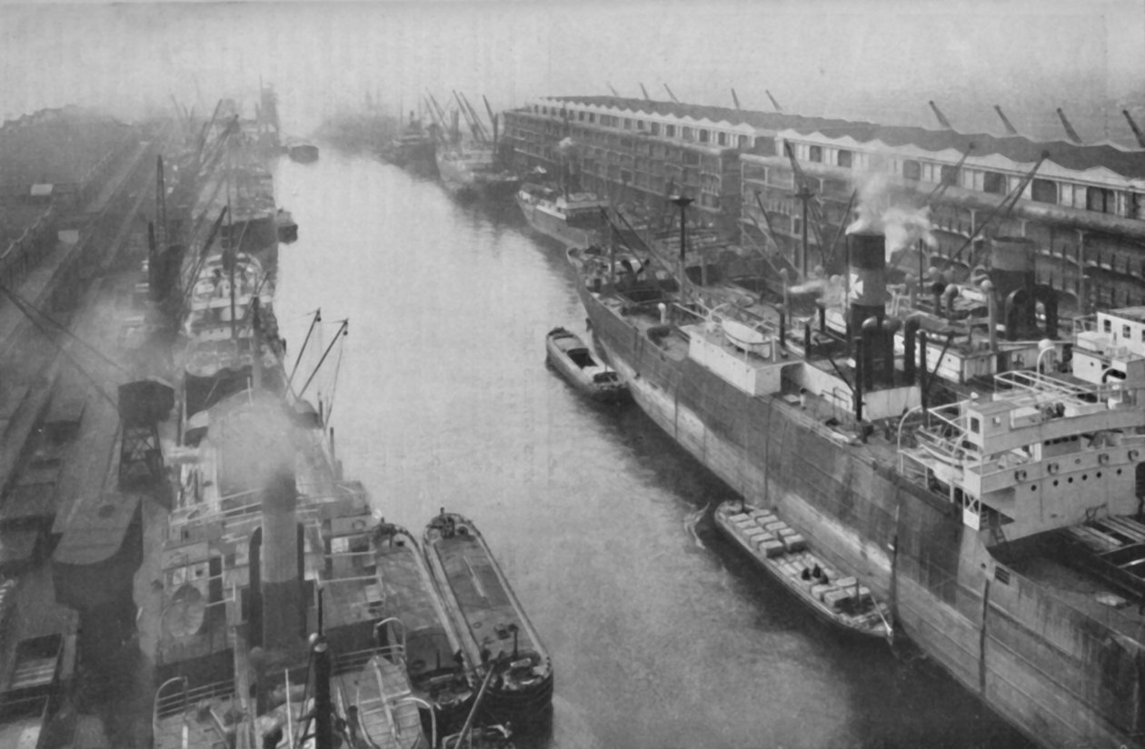 Un gran puerto del norte, a treinta y cuatro millas del mar y aún así un puerto, c1935 de Manchester Ship Canal Company