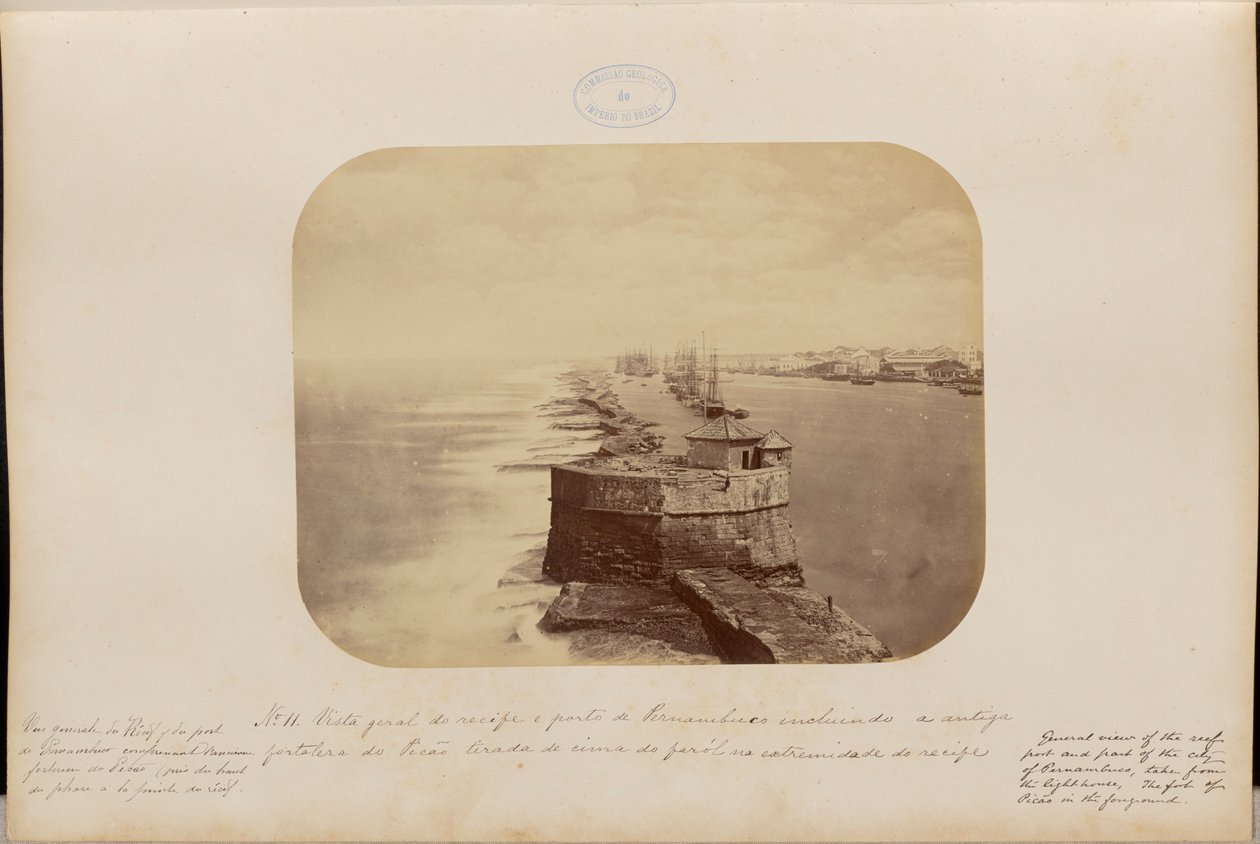Vista general del arrecife y puerto de Pernambuco incluyendo la antigua fortaleza de Picão tomada desde lo alto del faro en las afueras del arrecife. de Marc Ferrez
