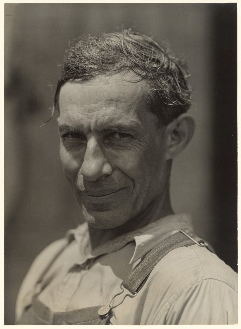 Mulato Trabajador en la plantación de algodón de John Henry. Tenía talento para la artesanía y el tejido.  Melrose, Luisiana de Marion Post Wolcott
