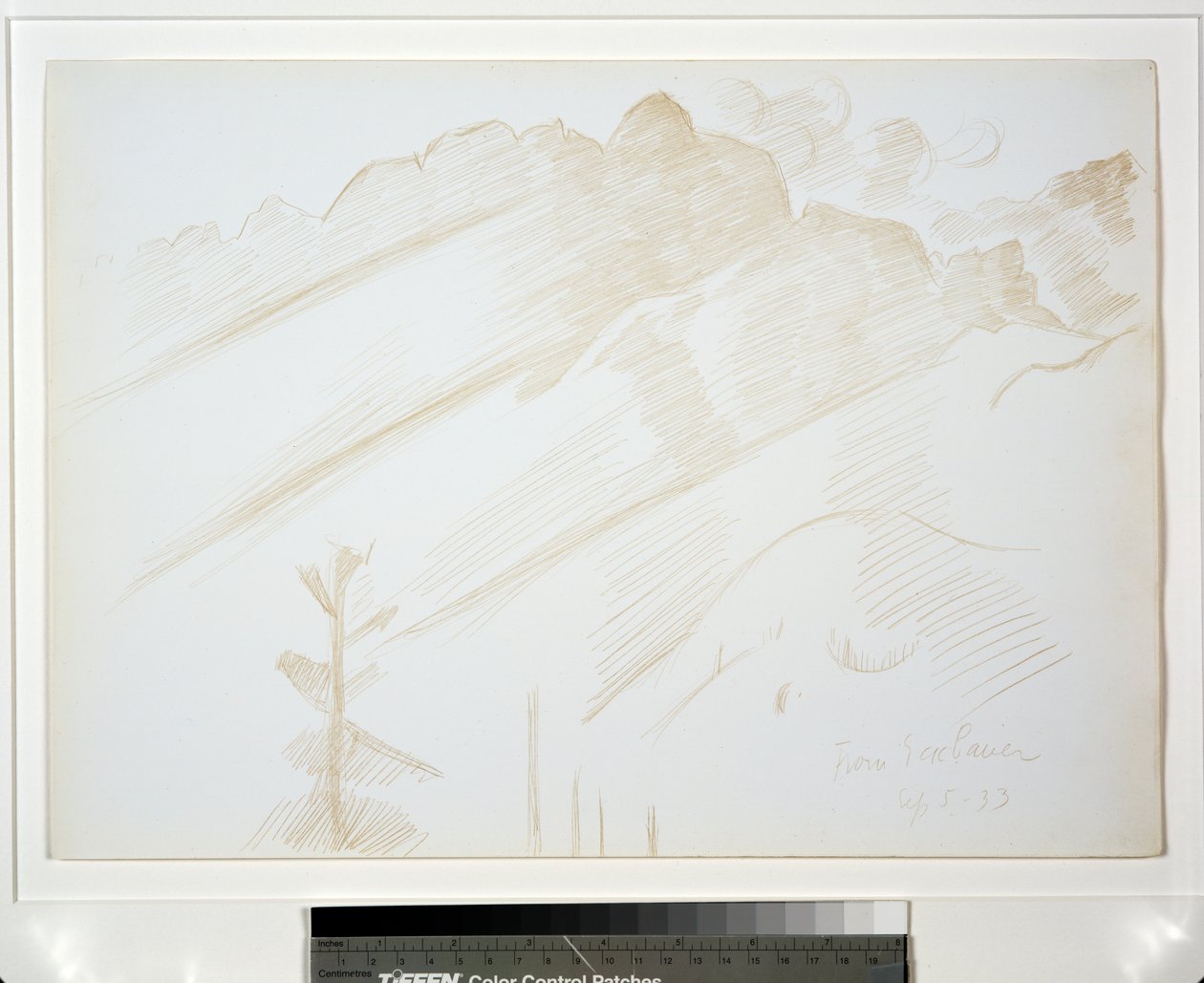 Paisaje montañoso con nubes y árboles de Marsden Hartley