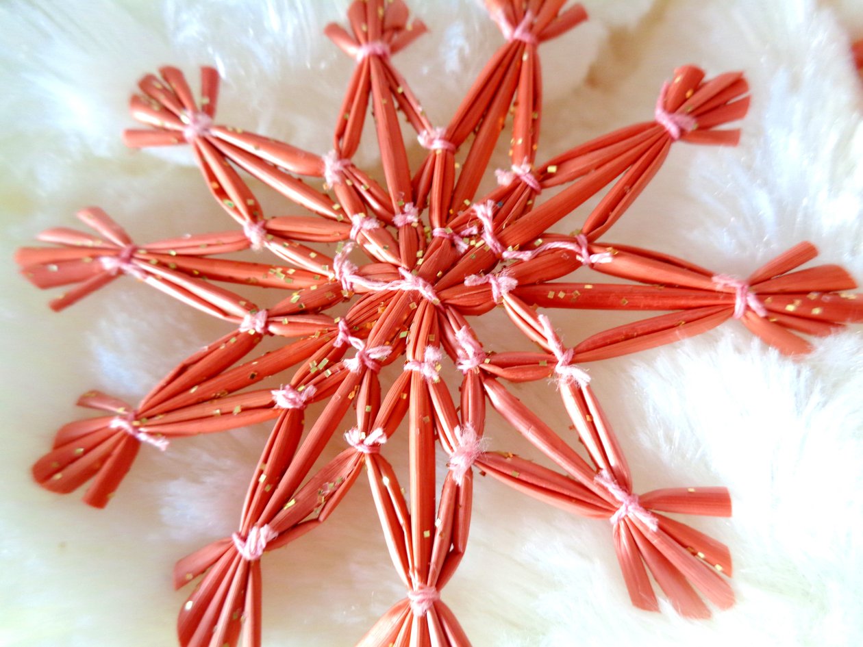 Estrella de paja rosa de Martina Konitzky