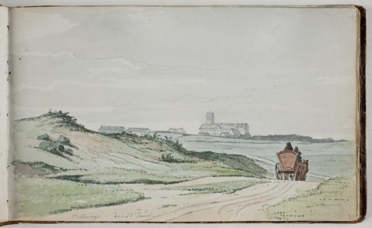 Vista de un paisaje. En primer plano, un camino rural con un carro tirado por caballos; al fondo, casas y una iglesia. de Martinus Rørbye