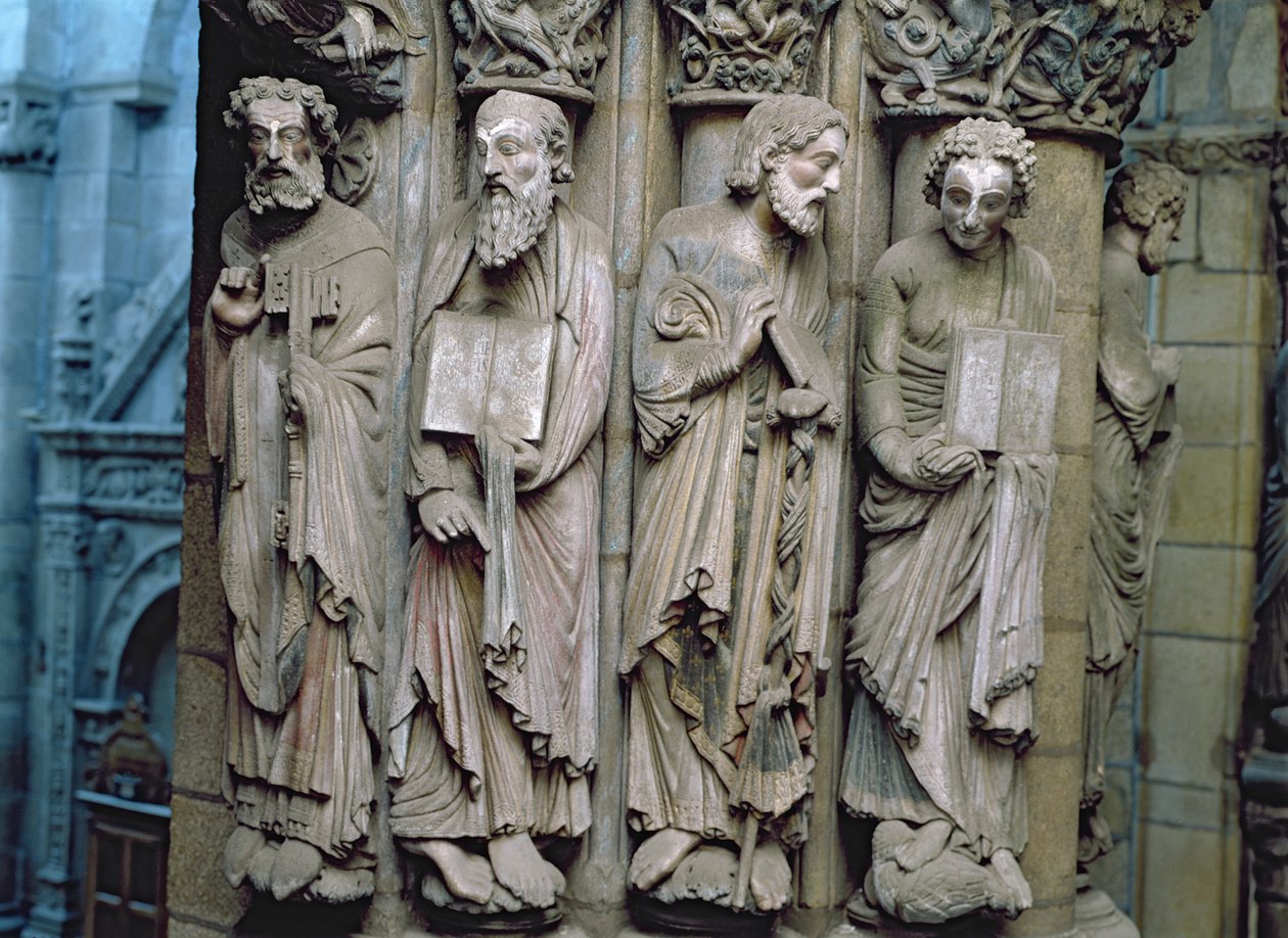 (Detalle) del Pórtico de la Gloria que representa a los apóstoles de Master Mateo