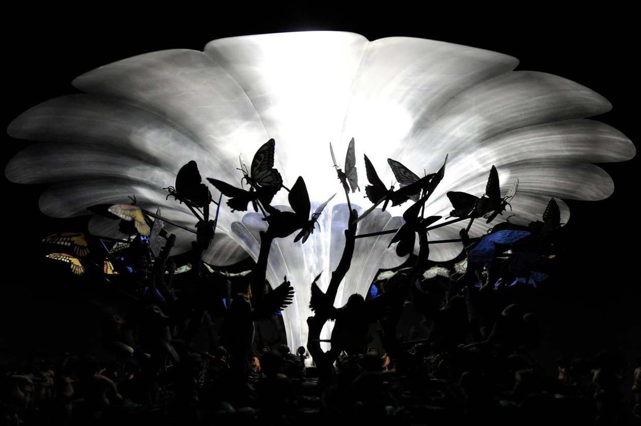 The Garden of Unearthly Delights, 2009 (acero, aluminio, yeso, resina, luces LED, motor) de Mat Collishaw