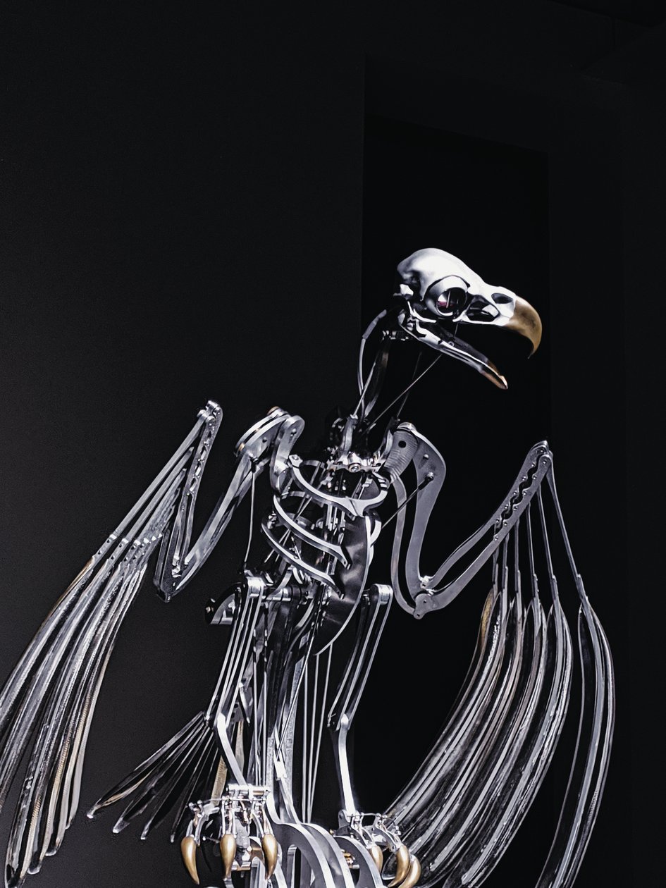 The Nerve Rack, 2019 (acetal, acrílico, aluminio, latón, circuitos eléctricos, pintura, PVC, resina, servomotores, acero) de Mat Collishaw