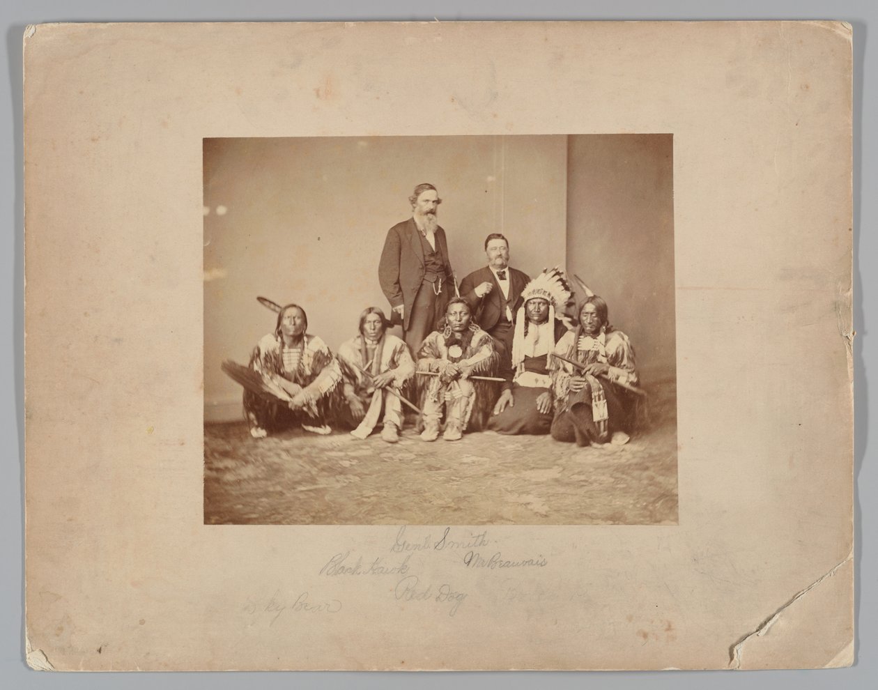 El general J. E. Smith y los indios de Mathew B. Brady