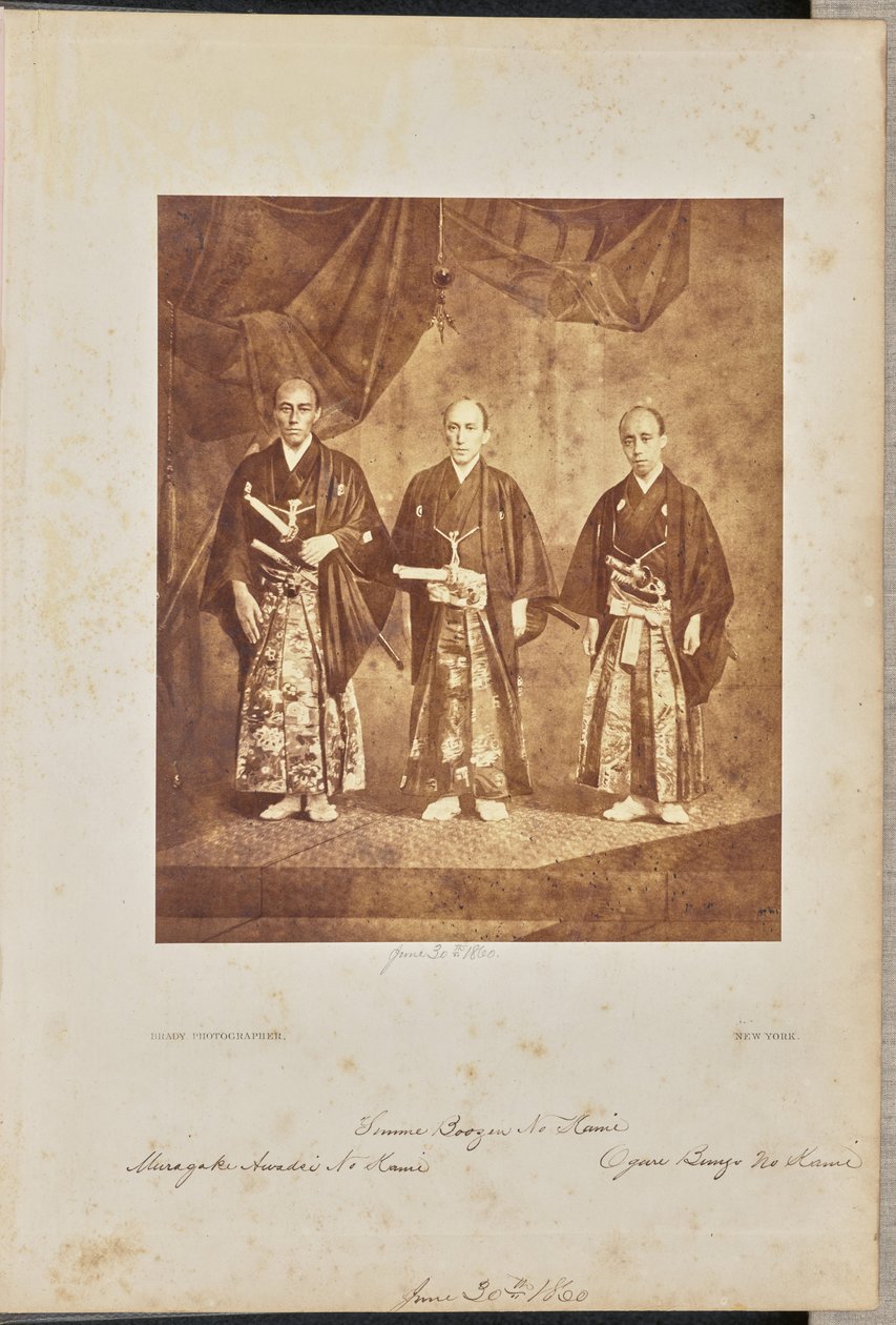 [Fotografía de grupo de los principales miembros de la primera embajada japonesa en Estados Unidos, Washington D.C.] de Mathew B. Brady
