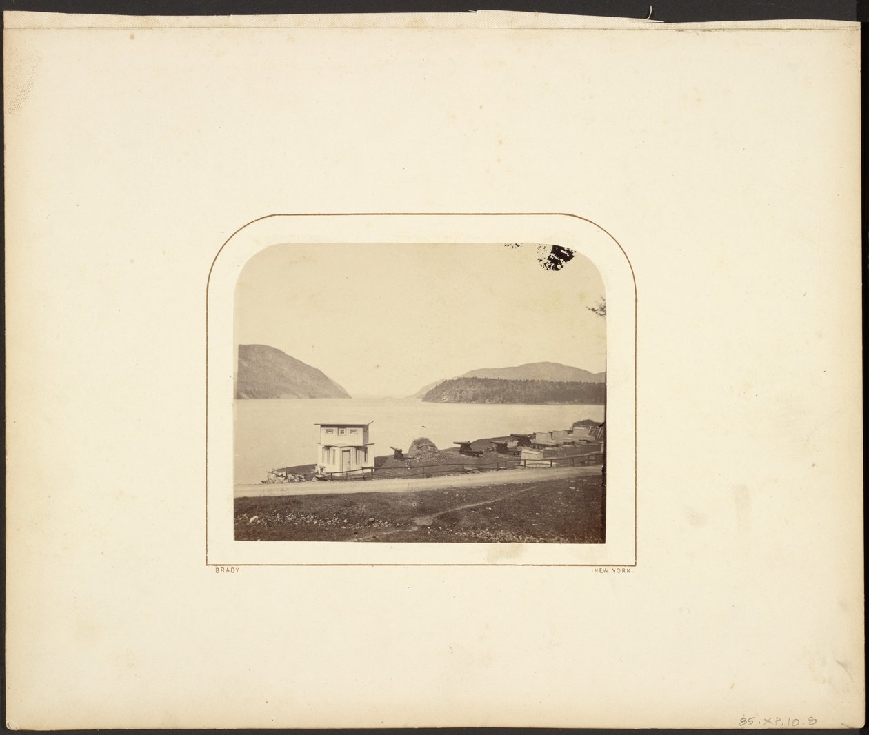 [Paisaje con cañones] de Mathew B. Brady