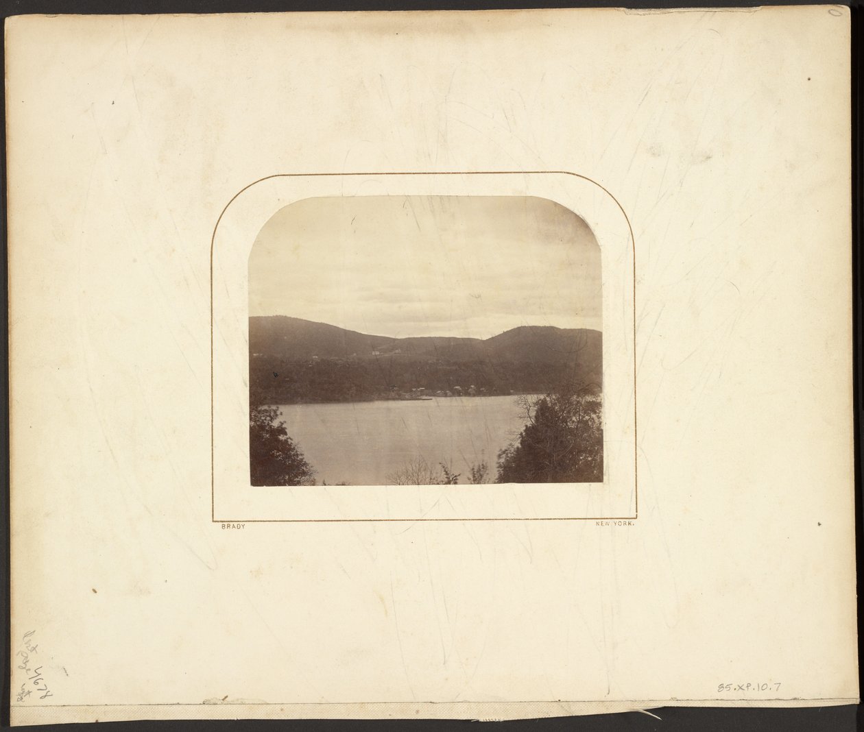[Paisaje con lago] de Mathew B. Brady