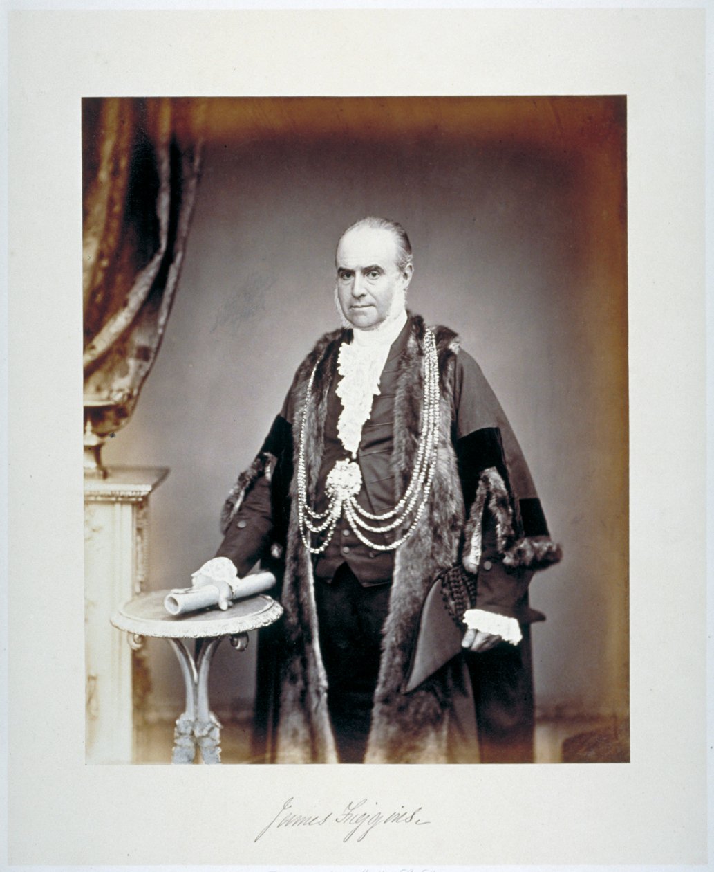 James Figgins, Sheriff de Londres, con traje de alguacil, c. 1865 de Maull and Co