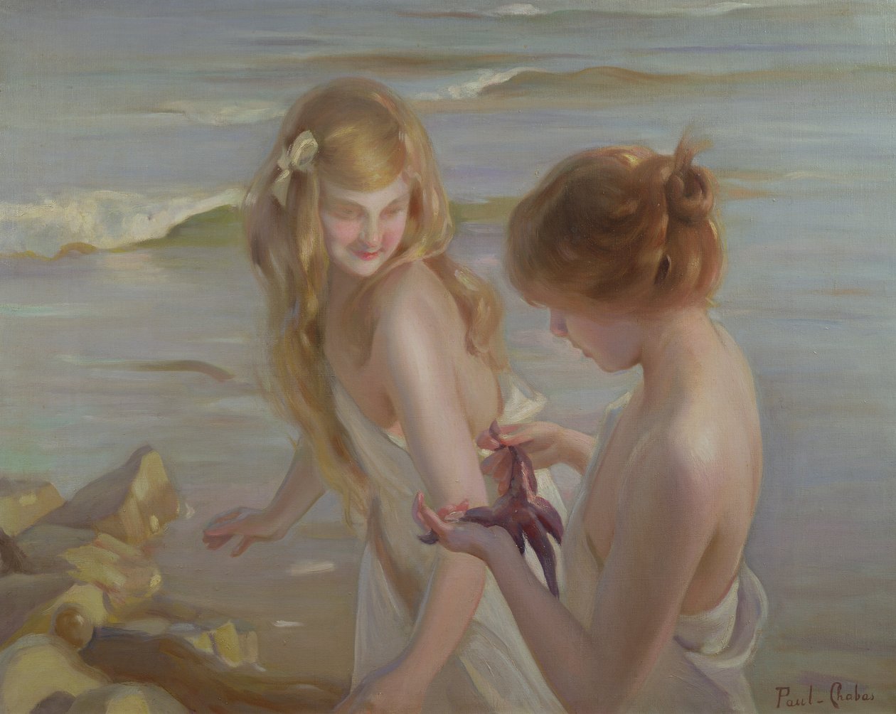 Dos niñas con una estrella de mar en la playa de Maurice Chabas