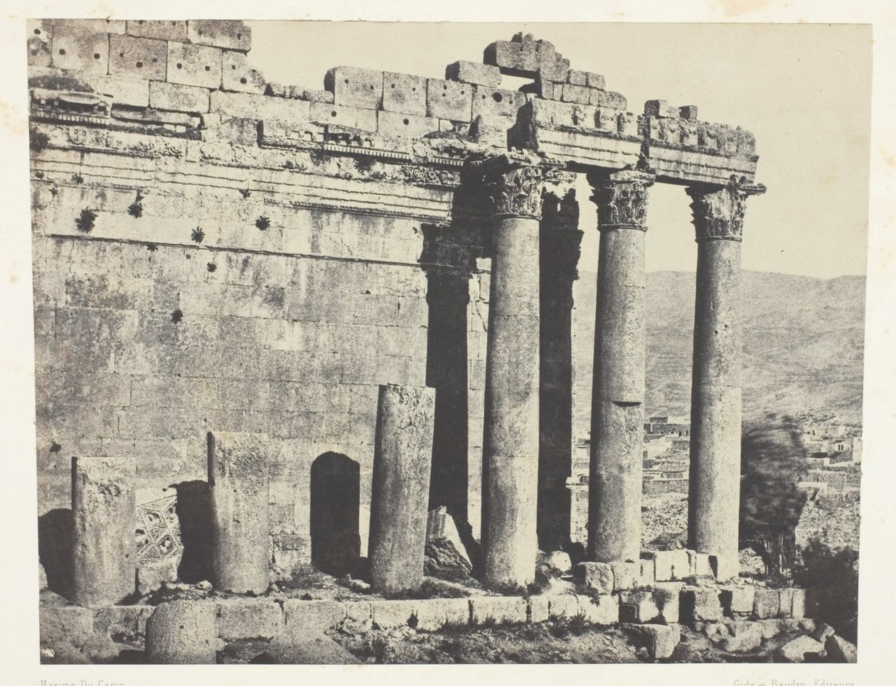 Baalbeck (Heliópolis), Templo de Júpiter, fachada occidental; Siria de Maxime Du Camp