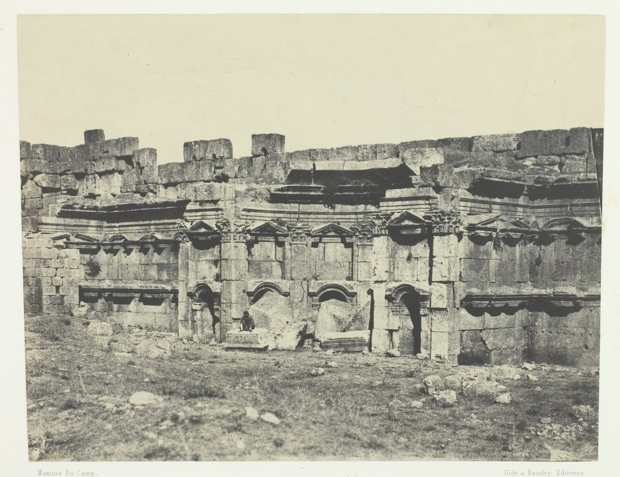 Baalbeck, Interior del recinto de los templos del Sol y de Júpiter, Siria, 1849-51, impreso 1852 de Maxime Du Camp
