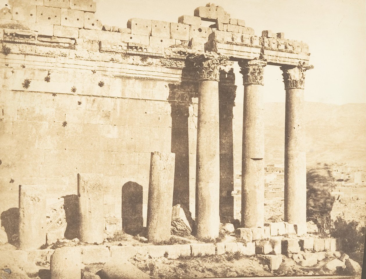 Columnata occidental del Templo de Júpiter, en Baalbek Heliópolis, 15 de septiembre de 1850 de Maxime Du Camp