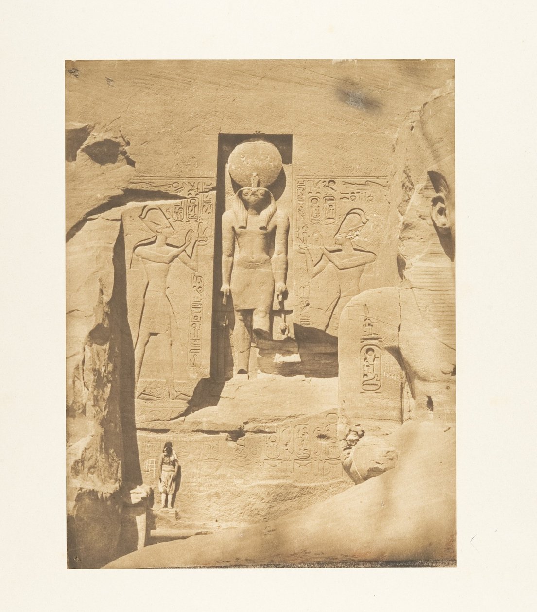 Dekoration des Eingangs des großen Spéos von Abousembil (Der Gott Phré empfängt die Opfergaben von Ramses dem Großen) de Maxime Du Camp