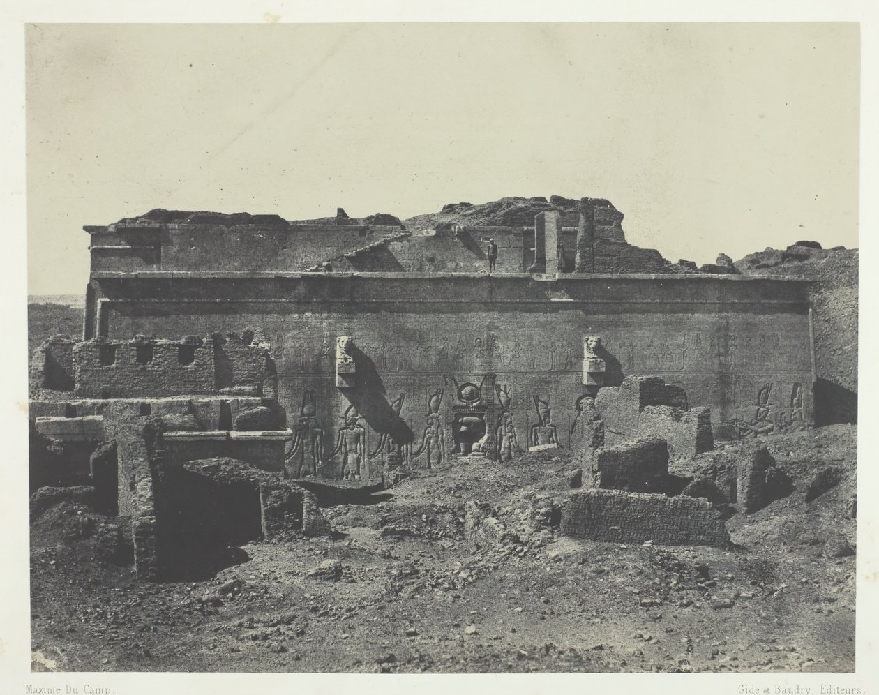 Fachada posterior, Gran Templo de Dendérah Teutyres, Alto Egipto, 1849-51, impreso en 1852 de Maxime Du Camp