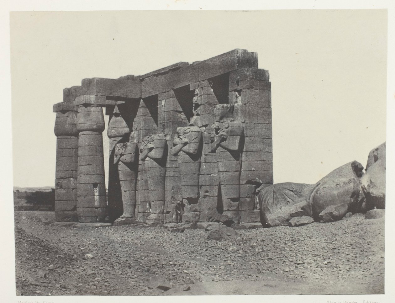 Gournah, Peristilo de la tumba de Osymandias (Ramesseum Occidental); Tebas, lámina 59 del álbum "Egypte, Nubie, Palestine et Syrie" (1852). de Maxime Du Camp