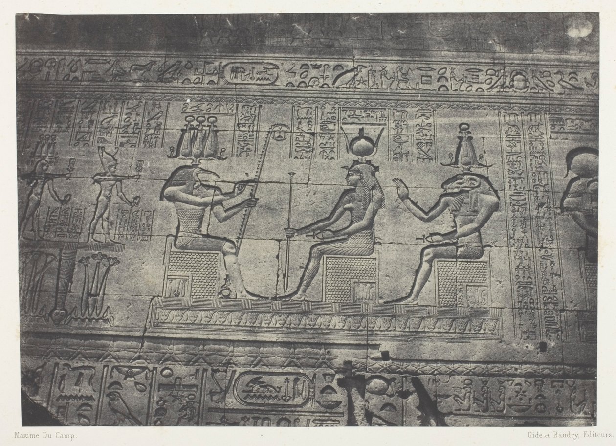 Gran Templo de Denderah (Teutyres), Esculturas de la fachada posterior; Alto Egipto, lámina 19 del álbum "Egypte, Nubie, Palestine et Syrie" (1852). de Maxime Du Camp