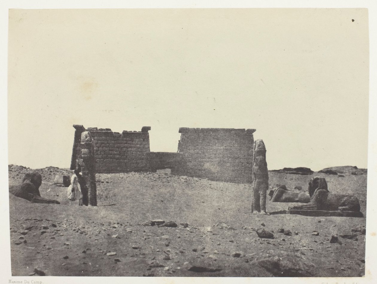 Hémi-Spéos De Séboua, Drômos; Nubie, lámina 97 del álbum "Egypte, Nubie, Palestine et Syrie" (1852) de Maxime Du Camp