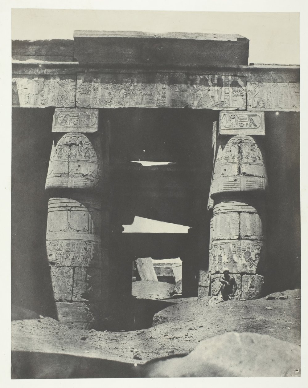 Karnak, Pórtico del Templo de Khons, Tebas, 1849-51, impreso en 1852 de Maxime Du Camp