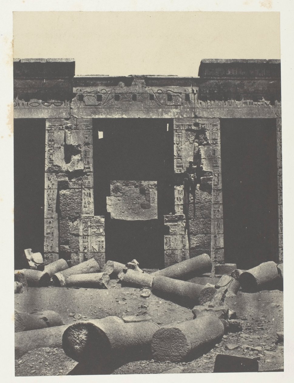 Médinet-Habou, Parte Oriental del Peristilo del Palacio de Ramsés-Méiamoun; Tebas de Maxime Du Camp