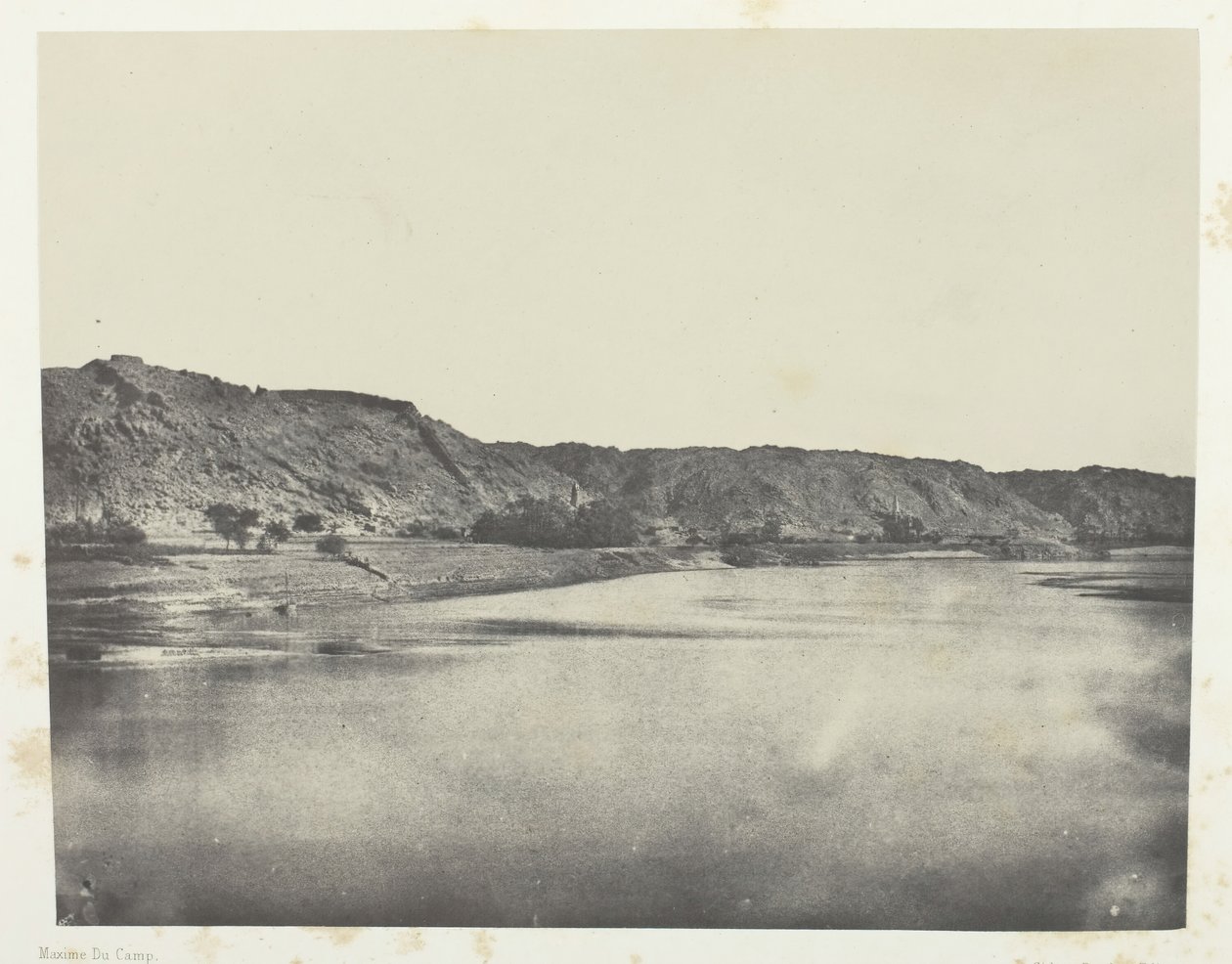 Rive Orientale du Nil Village de Bab, Vue Prise au Sud Philoe, Nubie, 1849-1851, impreso en 1852 de Maxime Du Camp