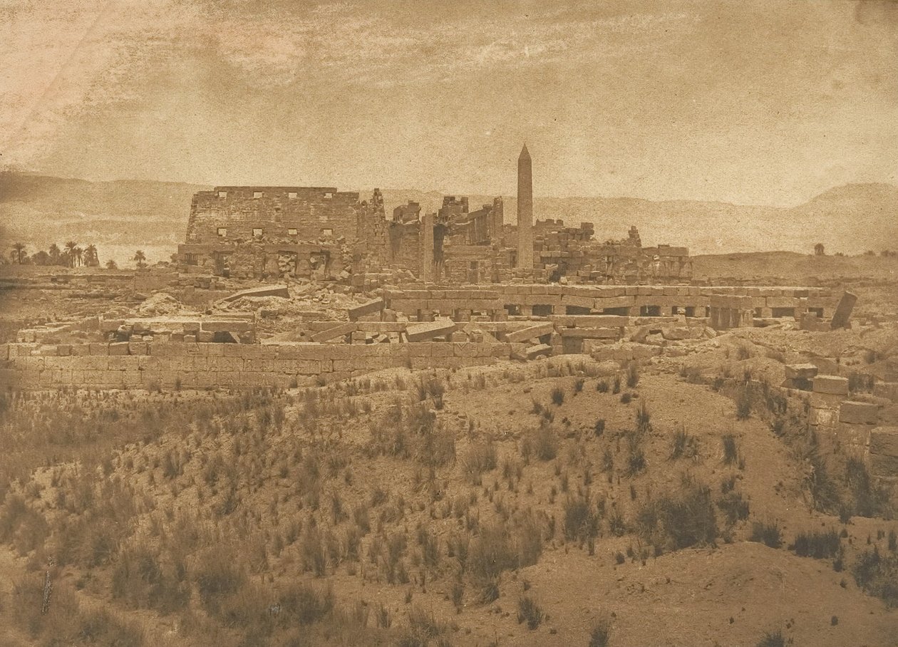 Vista general de las ruinas del Palacio de Karnac tomada al Este - Tebas, 1849-50 de Maxime Du Camp