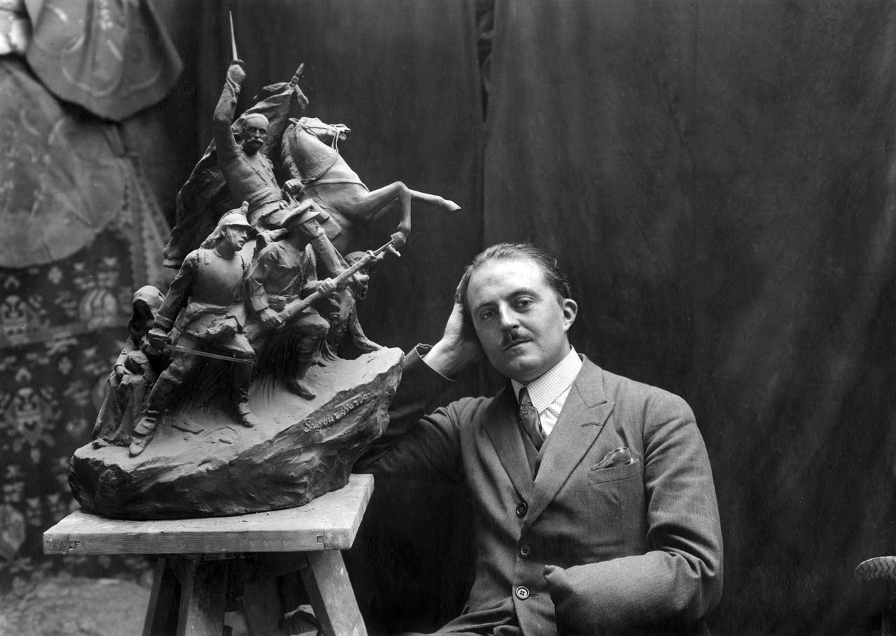 Maxime Real Del Sarte (1888-1954), escultor veterano de guerra discapacitado con la escultura de Eduardo VII en Biarritz de Maxime Real del Sarte