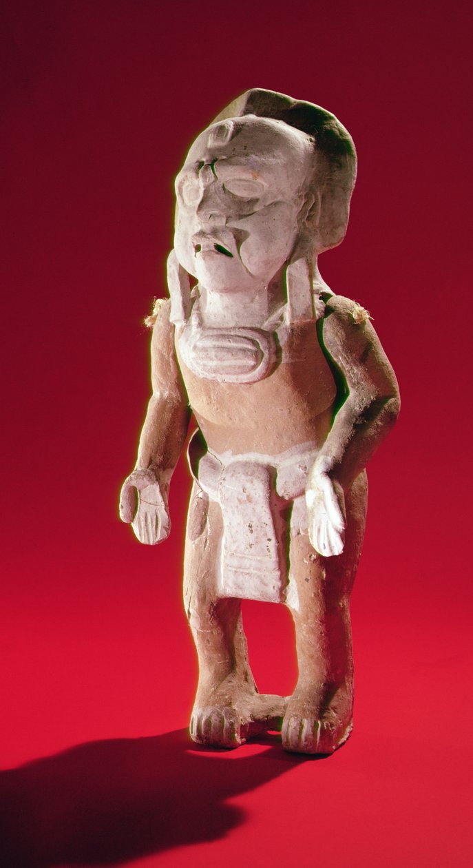 Figura de un sacerdote enmascarado en una ceremonia, de la Isla de Jaina de Mayan