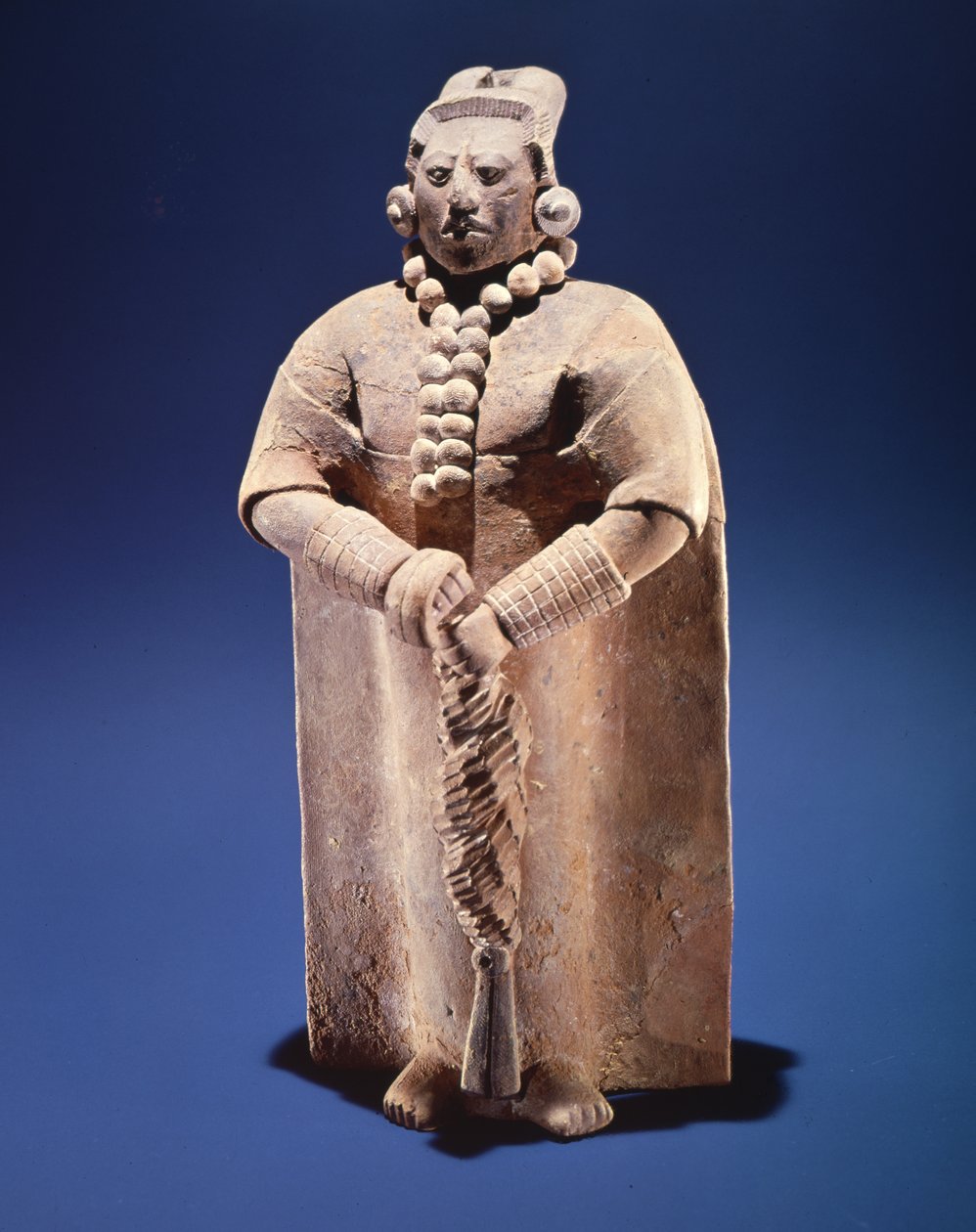 Figura real de pie, de la Isla de Jaina, c.600-900 de Mayan