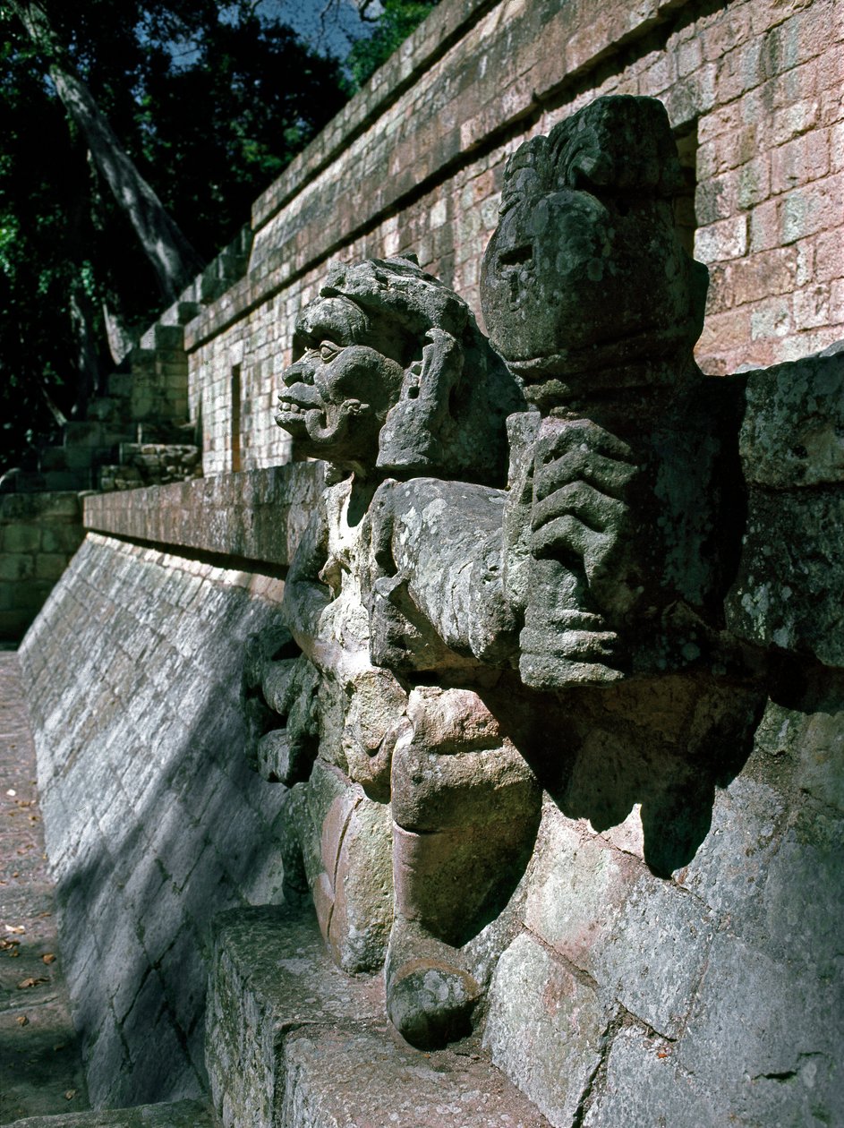 Esculturas de piedra - templo 11 de Mayan