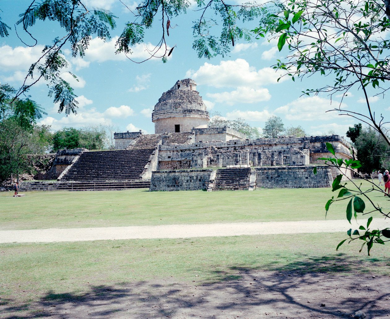 Civilización precolombina: vista del sitio de Chichén Itzá en la región de Yucatán de Mayan Mayan