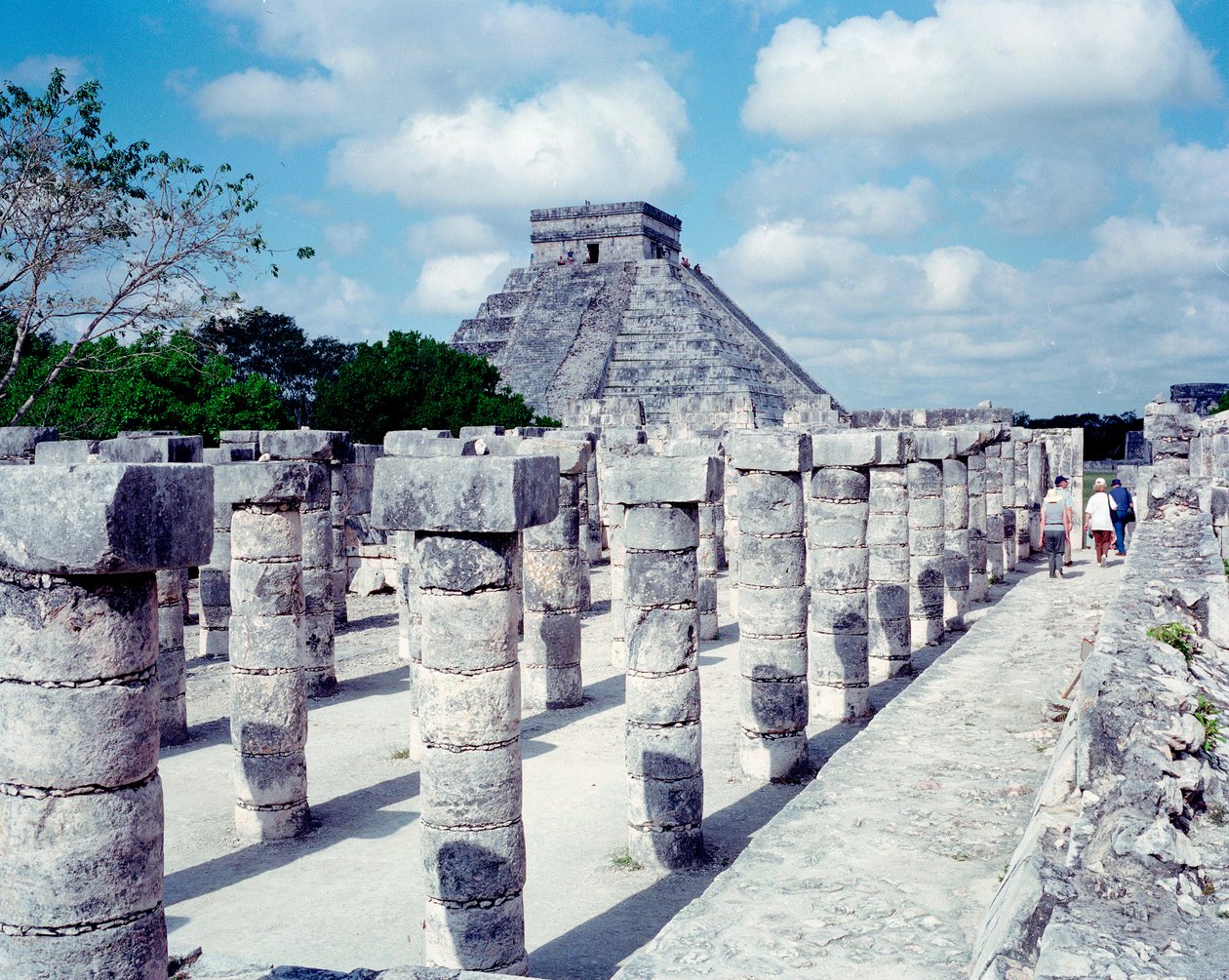 Civilización precolombina: vista del sitio de Chichén Itzá en la región de Yucatán. Civilización maya, período clásico y renacimiento maya, 750-1200 d.C. México de Mayan Mayan