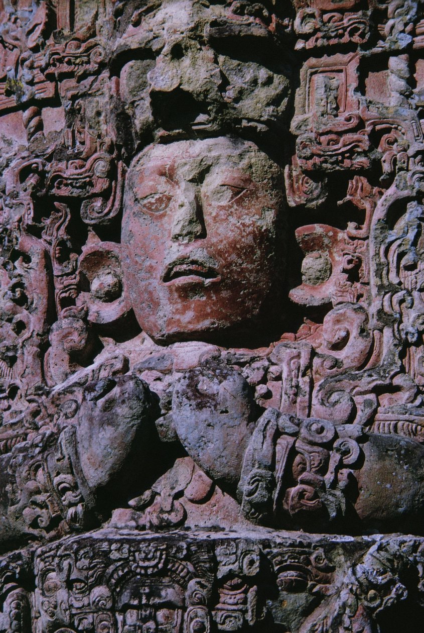 Estela en la Gran Plaza de Mayan Mayan
