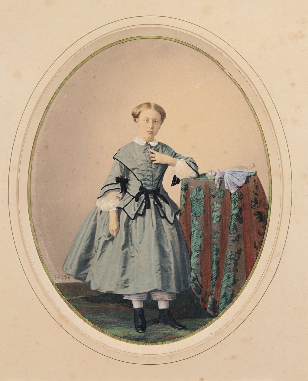 Retrato de Madeleine de Malaret, una de las Pequeñas Modelos de la Condesa de Segur de Mayer Freres