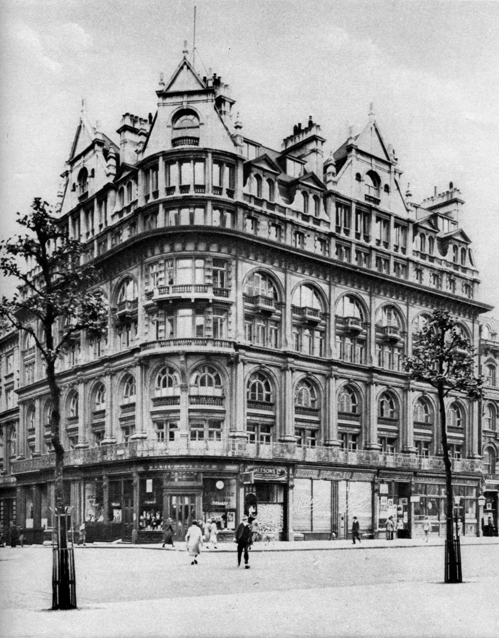 Edificio Strand que alberga la oficina de la Conservación del Támesis, 1926-1927 de McLeish