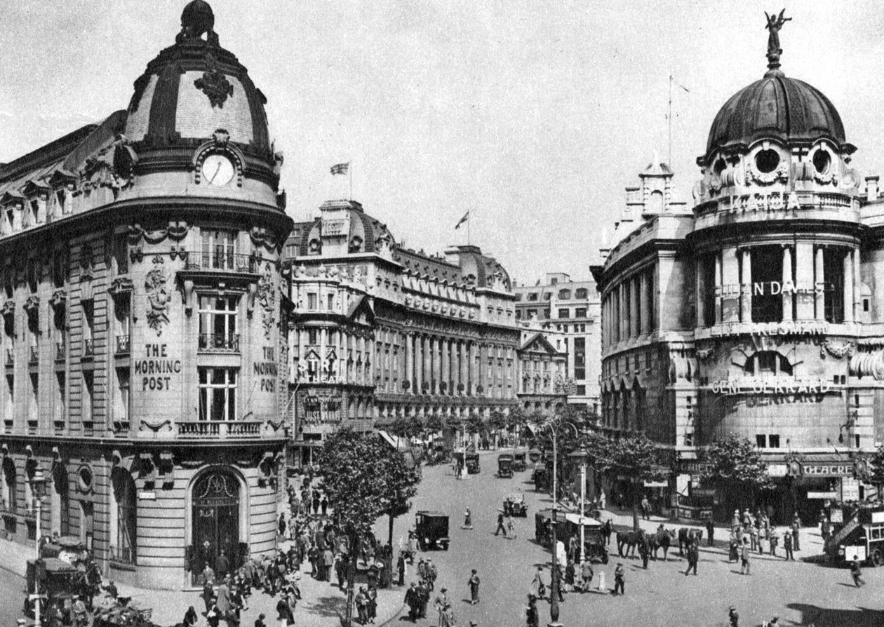 La entrada occidental al Aldwych Crescent, Londres, 1926-1927 de McLeish