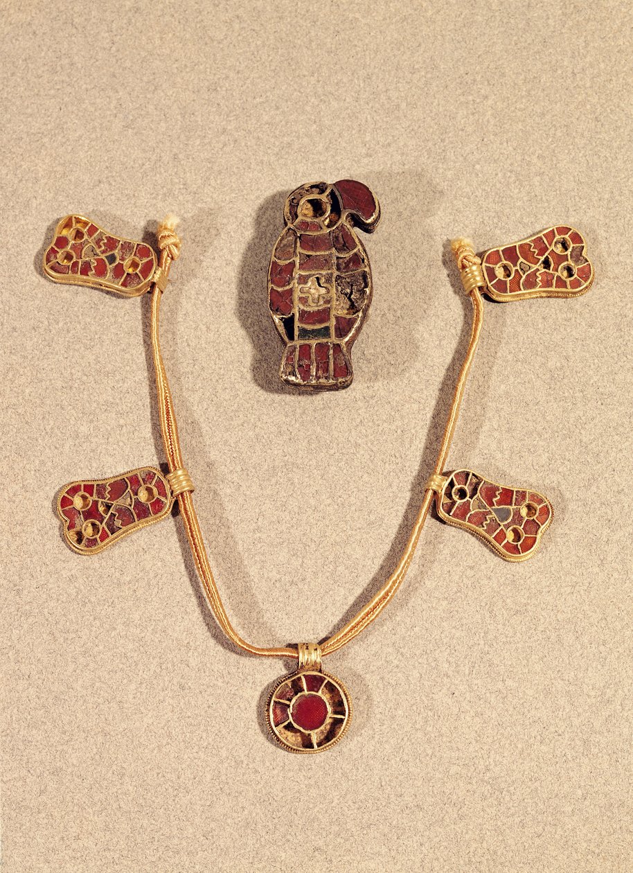 Broche en forma de águila y un collar, siglos IV-VI de Merovingian