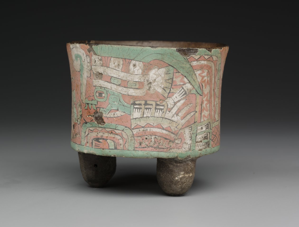 Vasija trípode cilíndrica con dos figuras con gafas, c.A.D. 400-650 de Mesoamerican Mesoamerican