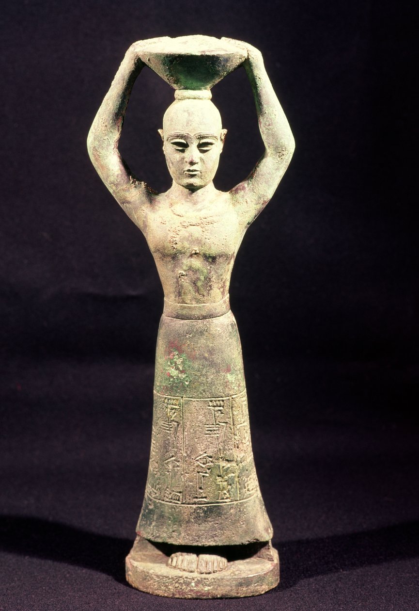 Estatuilla de un portador de ofrendas con una inscripción votiva, de ...