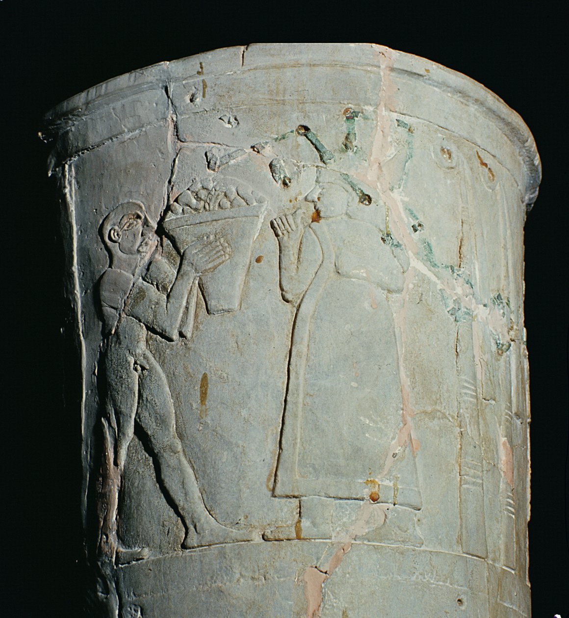 Jarrón que representa a un hombre llevando un cuenco de frutas de Mesopotamian