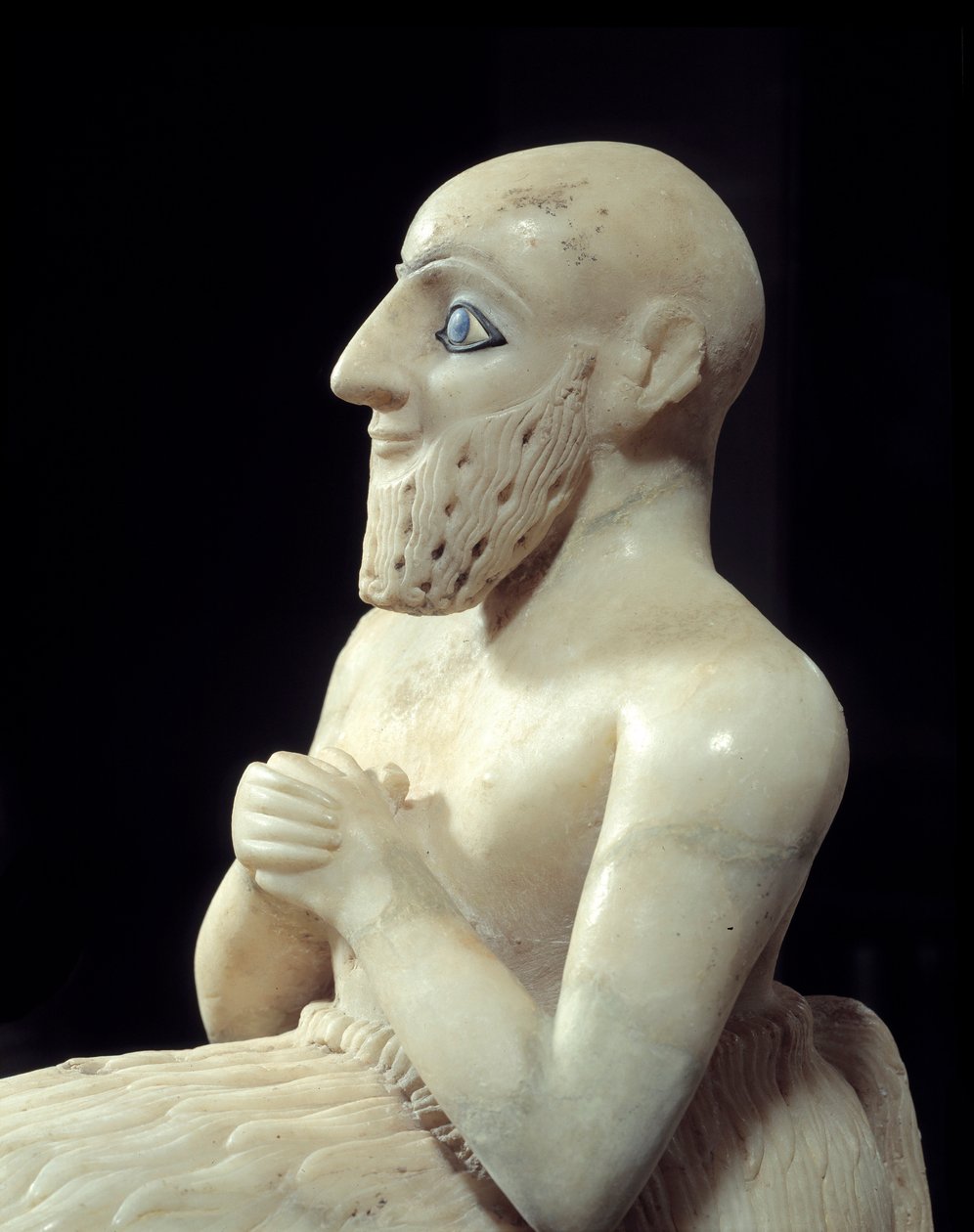 Arte mesopotámico: Estatua del intendente Ebih-il. Escultura de alabastro, concha, lapislázuli y esquisto, alrededor de 2500 a.C. (período sumerio, alrededor de 2900-2200 a.C.). De Mari. Altura: 0.525 m. París, Museo del Louvre de Mesopotamian