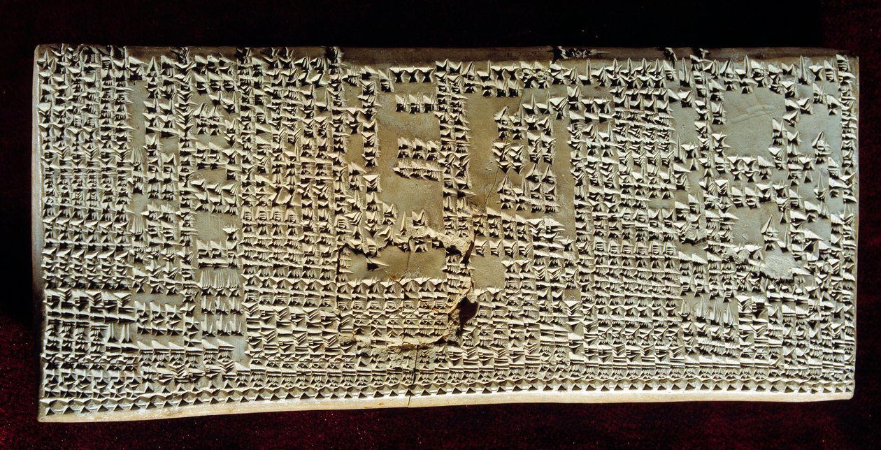 Antigüedad oriental: tableta médica grabada con escritura cuneiforme elaborada después de un examen de hígado para presagios de Mesopotamian Mesopotamian