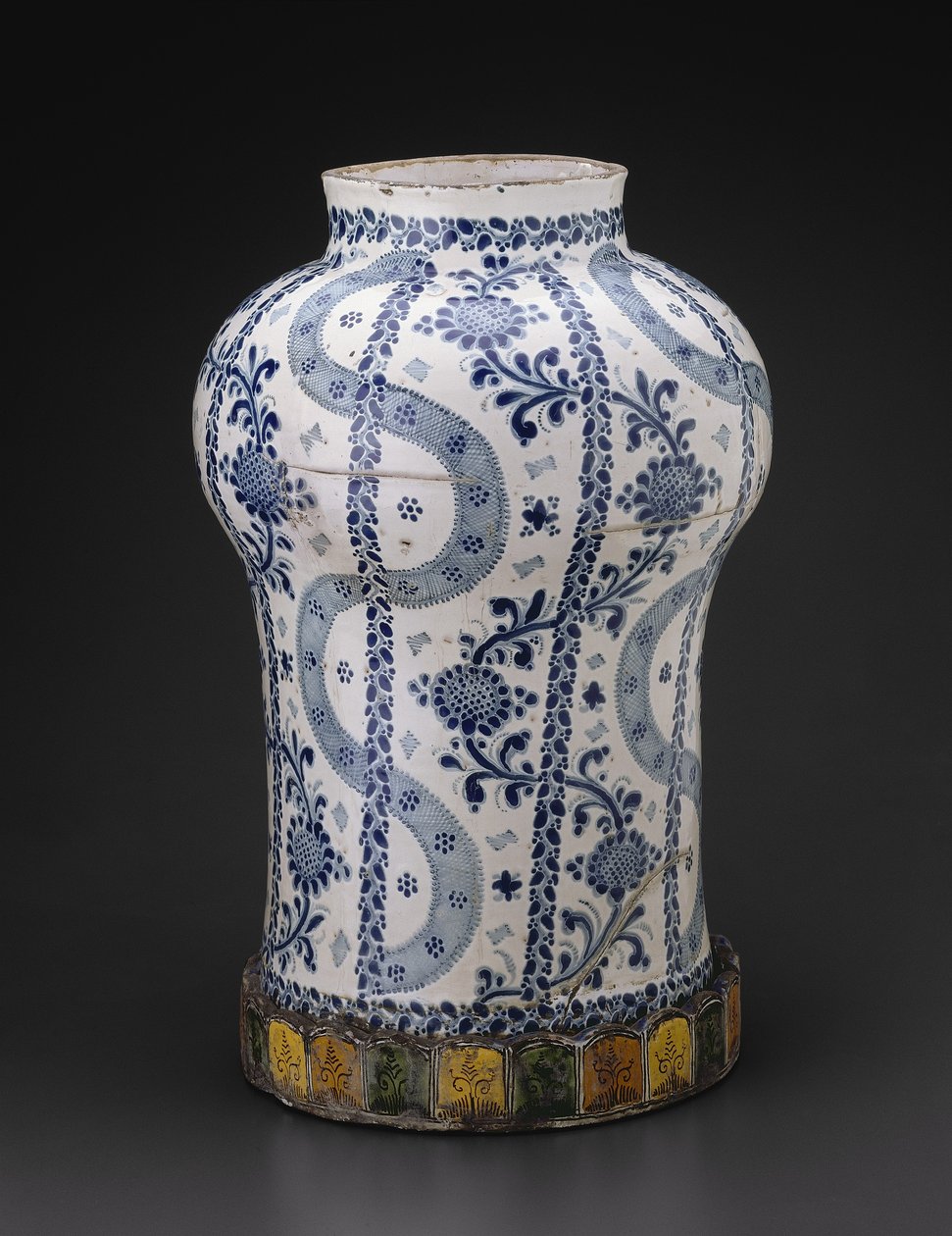 Jarra con Bandas Verticales Fluyentes y Vides con Flores Similares a Girasoles, 1700-50 de Mexican School