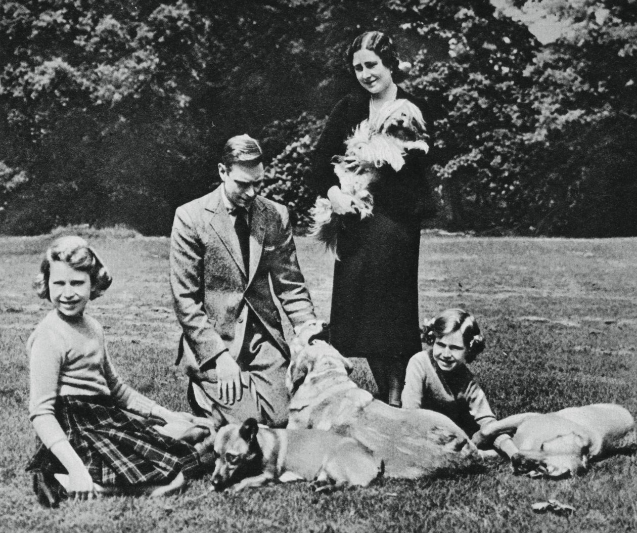 Familia real como un grupo feliz de amantes de los perros de Michael Chance