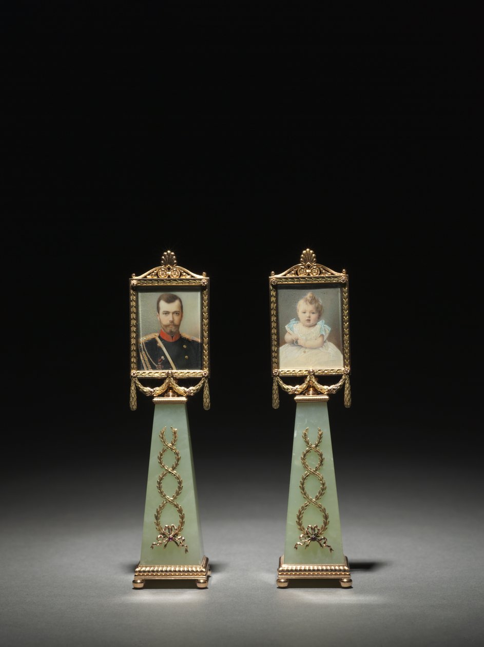 Miniaturas enmarcadas: Retrato del Zar Nicolás II y Retrato de la Gran Duquesa Olga, firma de Peter Carl Fabergé de Michael Evlampievich Perkhin