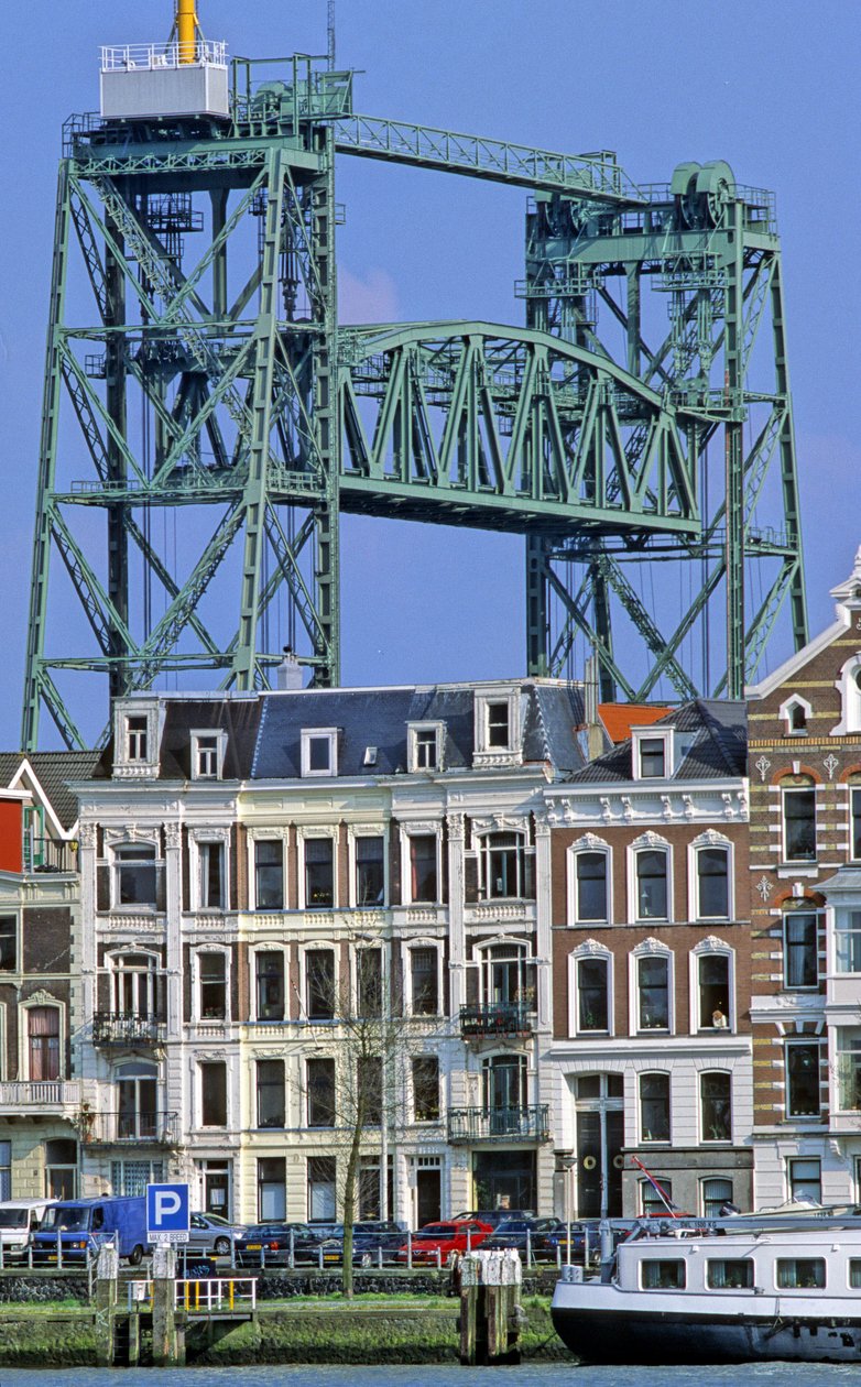 El puerto de Rotterdam (Países Bajos) es el primer puerto europeo y está situado en la desembocadura del Mosa y el Rin. de Michel Denance