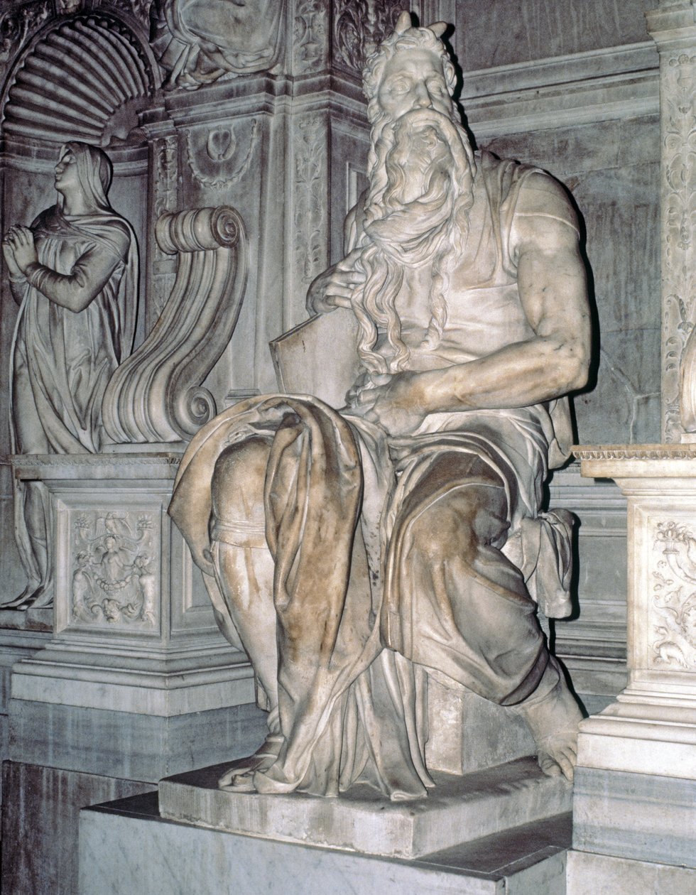 Moisés, escultura de la tumba del Papa Julio II (1453-1513) 1513-16 de Michelangelo Buonarroti