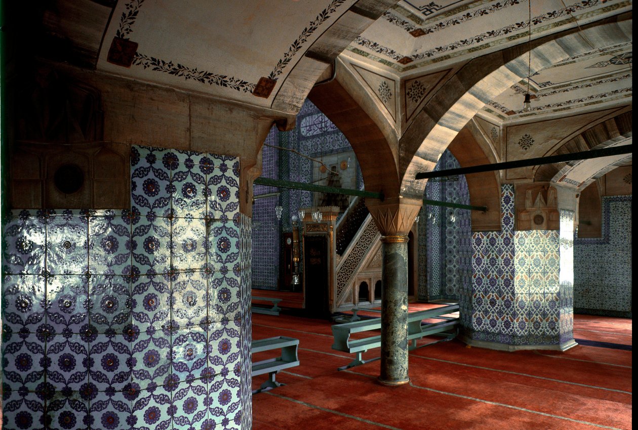 Vista interior de la Mezquita Rustem Pacha (1560-1564) de Mimar Sinan