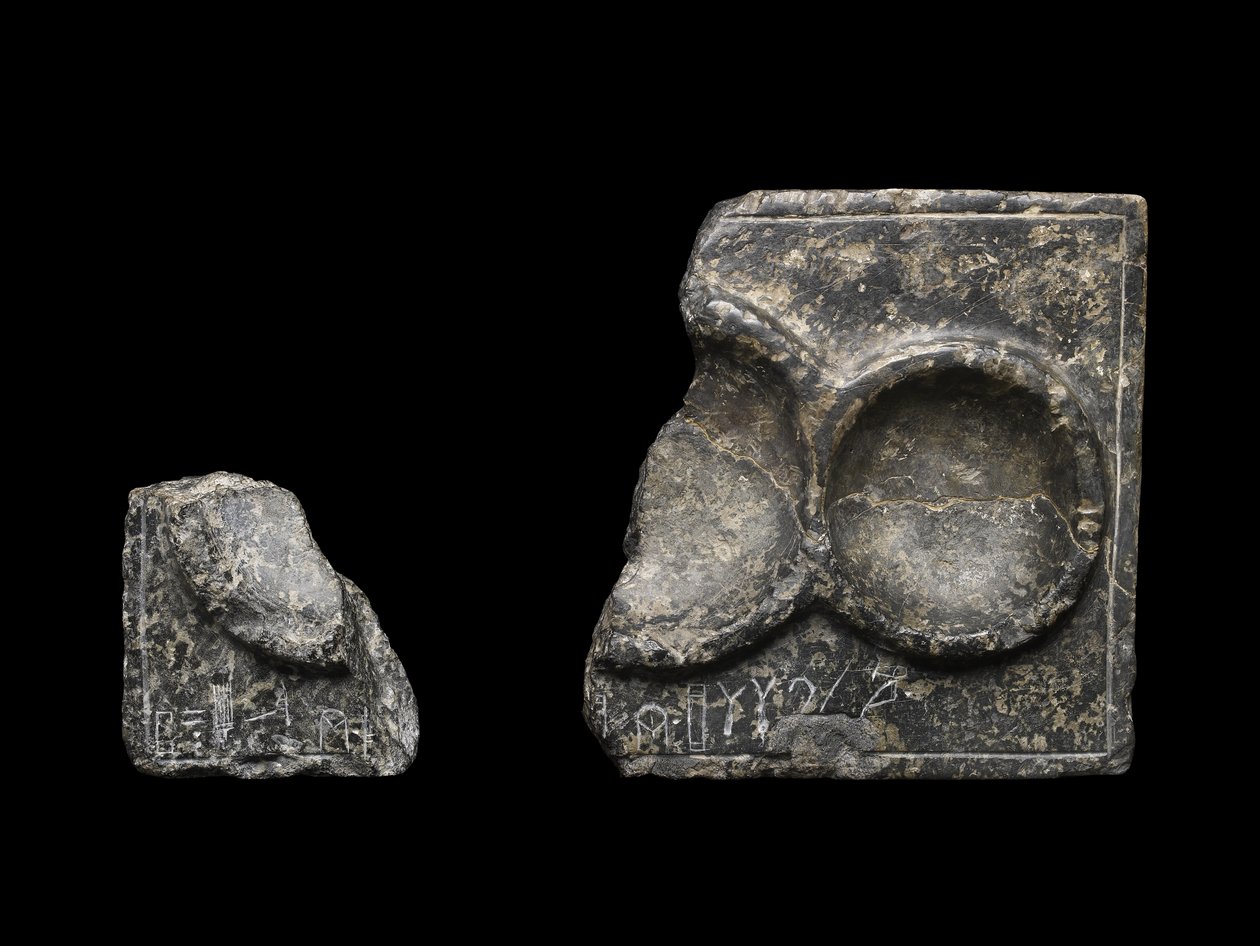 Mesa de ofrendas, inscrita con escritura Lineal A, de Knossos, Creta, Minoico tardío, c.1650 a.C. de Minoan